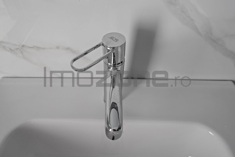 Doua camere, etaj 2, metrou in apropiere, se accepta plata prin credit, comision 0%